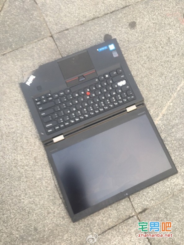 斗鱼tv富二代主播“远洋君”买电脑遭thinkpad员工嘲讽 当场直播怒砸电脑 远洋君 斗鱼tv thinkpad