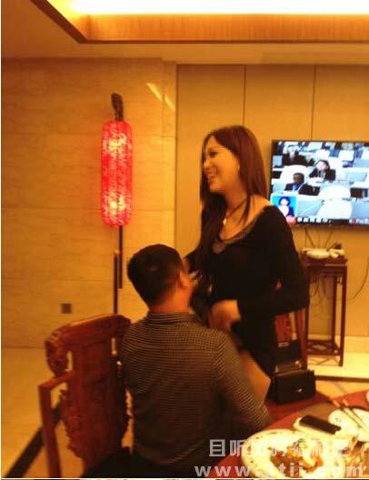 莫露露当场宽衣哺乳