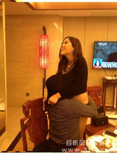 莫露露当场宽衣哺乳