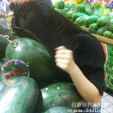 中国人买西瓜就爱先敲敲