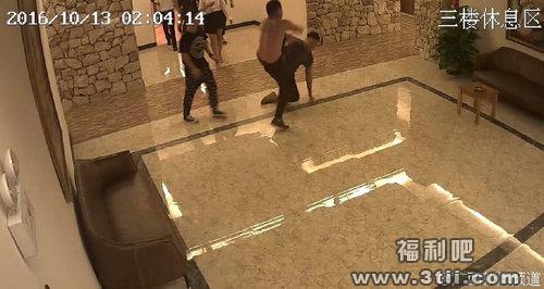 亲热声太大被围殴