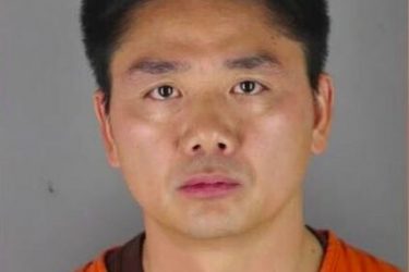 东哥照片竟然被印度电影War2019当成通辑犯了 - 壹悠家