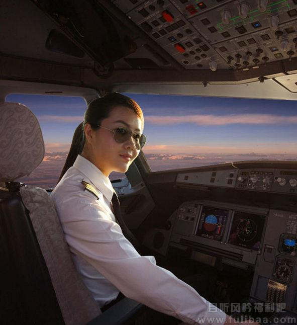 最美女机长王峥 泡在男人堆里的女汉子 - 壹悠家