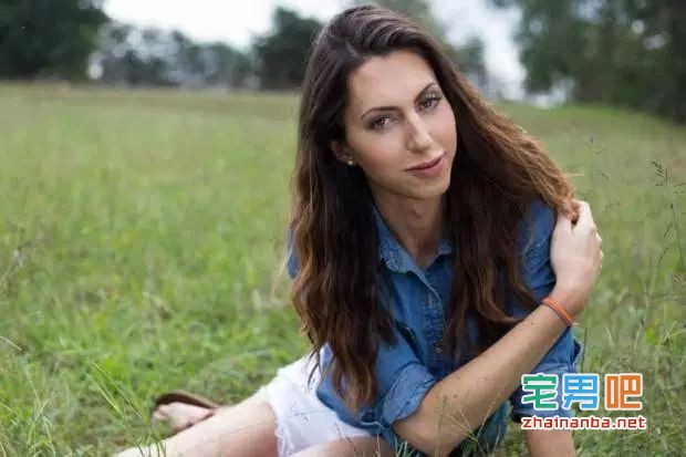 变性 Katie Hill Arin Andrews 