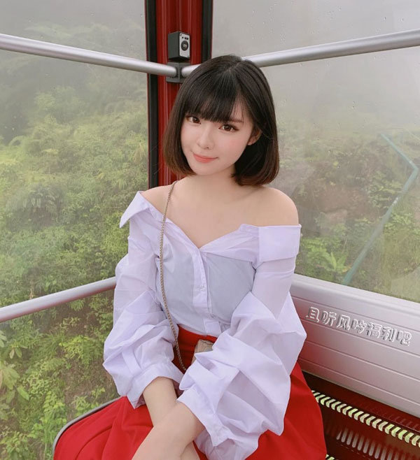 短发甜美正妹香儿xiianger 白嫩大球炸裂上衣