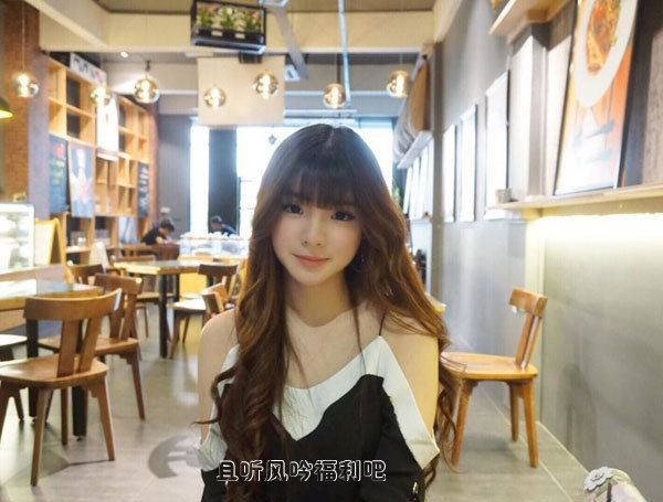 短发甜美正妹香儿xiianger 白嫩大球炸裂上衣