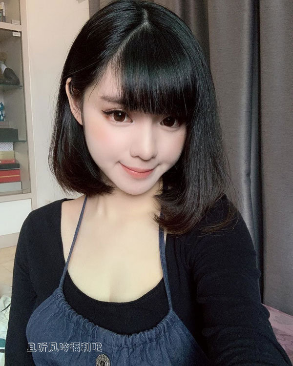 短发甜美正妹香儿xiianger 白嫩大球炸裂上衣