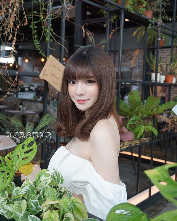 短发甜美正妹香儿xiianger 白嫩大球炸裂上衣