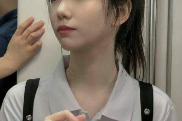 她喝水的样子都这么美 感觉恋爱了 - 壹悠家