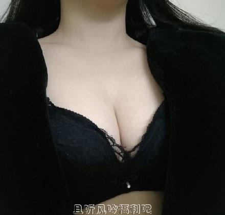 微博晒胸美胸