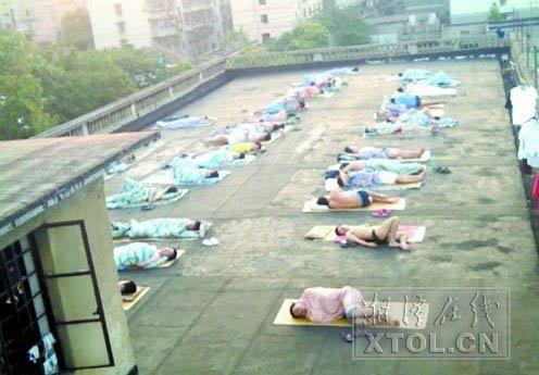 新闻哥吐槽：长得美就有高工资 还让不让活了 - 壹悠家