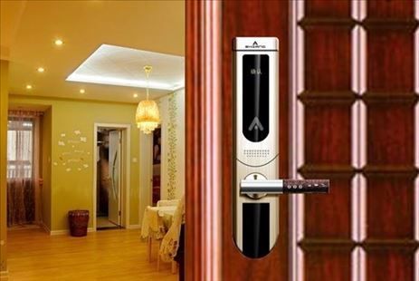 亲身经历：我是如何用两张卡片打开我房间的防盗门的！ - 壹悠家