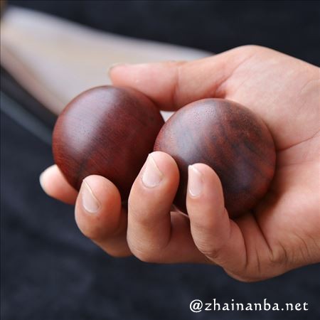 为了探究中国保健球的奥秘，上次解剖响尾蛇的国外父子来中国了！ - 壹悠家