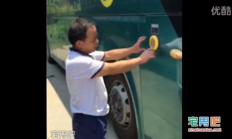 老司机教你大巴车上都有哪些逃生出口，建议大家都学习一下！ - 壹悠家