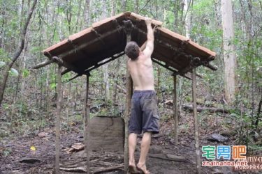 之前在深山中建造小木屋的澳洲小哥又来了，这次是砖瓦房！ - 壹悠家