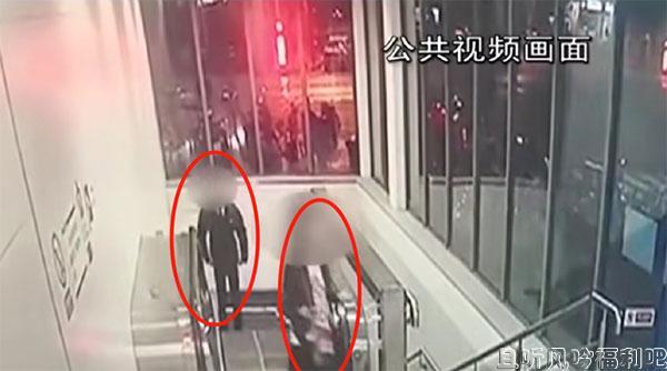 女子地铁站内被人吐痰