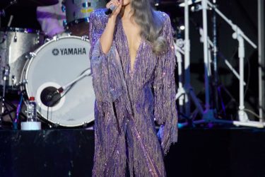 蔡依林深V开到肚脐辣爆　自曝险卷款逃跑 - 壹悠家