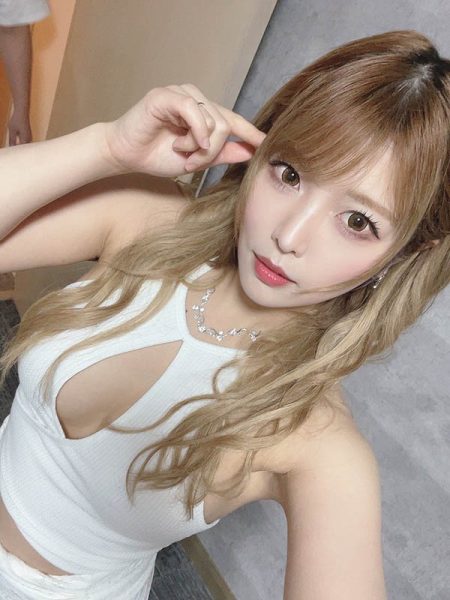 美艳小只马女星《新村朱里》最新作品推荐封面及内容欣赏 - 壹悠家