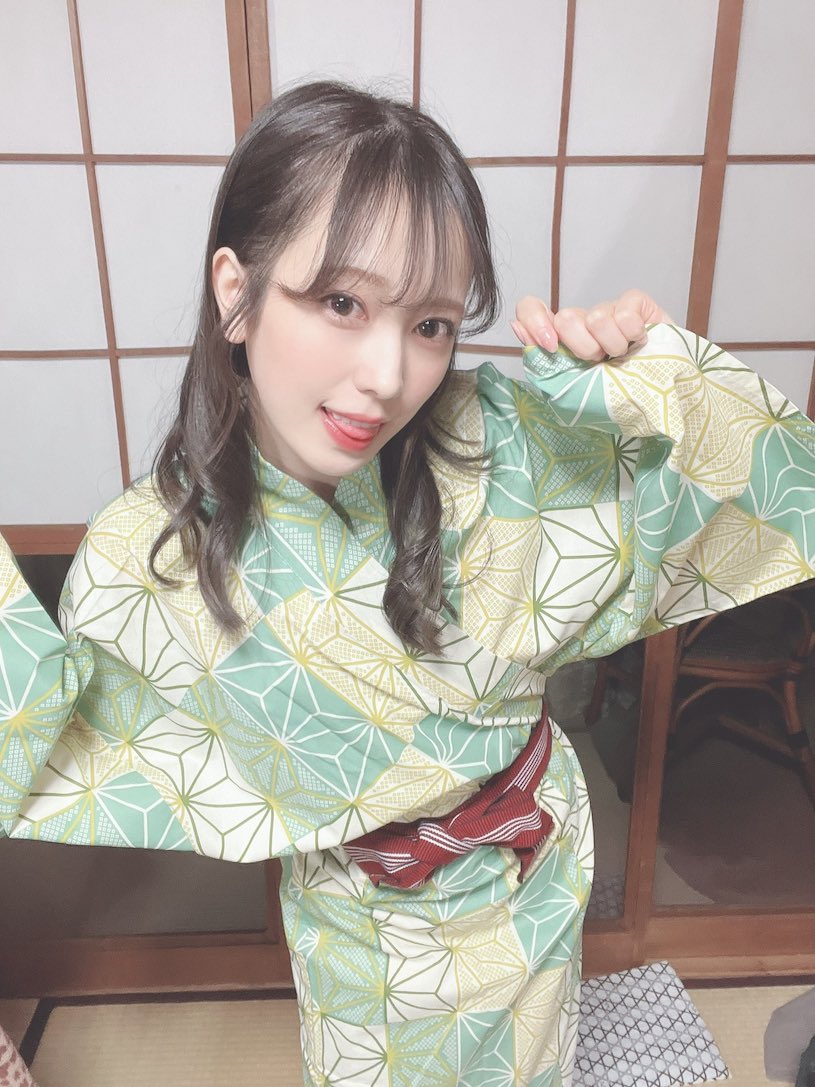 白嫩胴体大咖艺能人《小凑四叶》精选作品推荐封面及内容欣赏 - 壹悠家